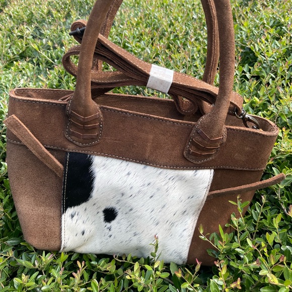 STS Ranchwear Women's Cowhide Saddle Tramp tote (3). Tags are not included - Picture 2 of 6